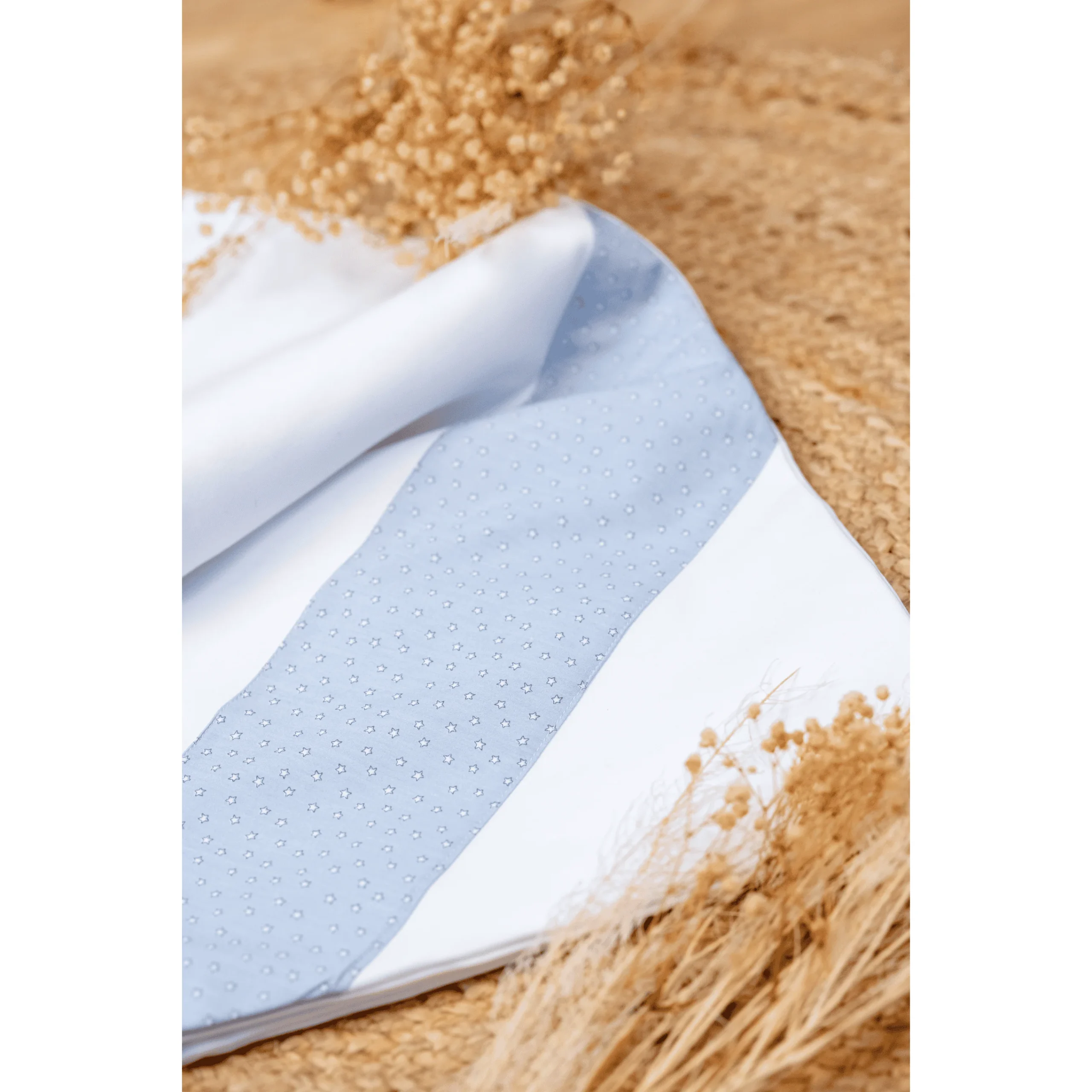 LITTLE STARS | Boys White Cotton Blanket (80cm) – Image 3