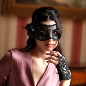 Loup en dentelle mystique noir