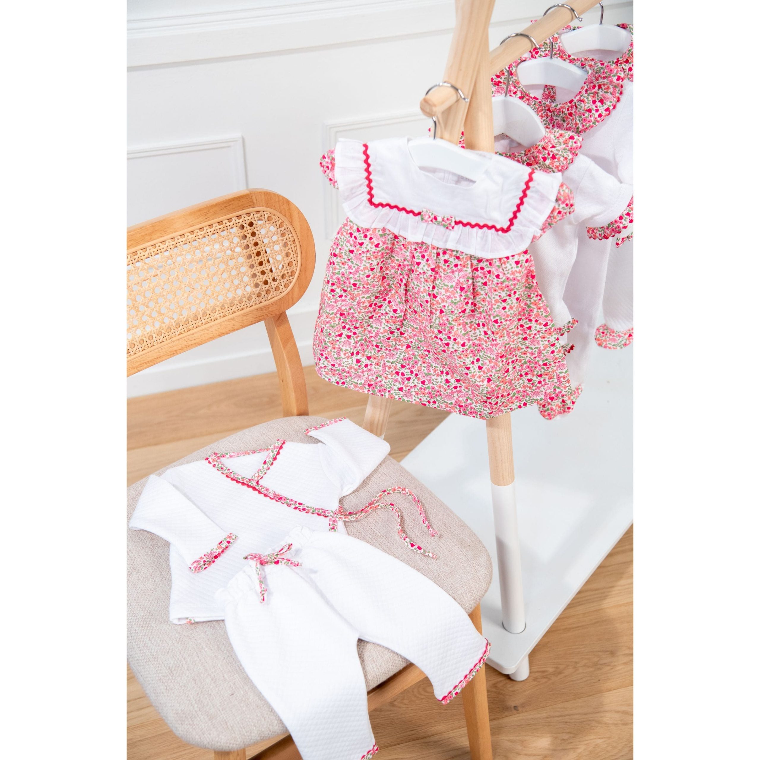 LILI ROSE | Girls White Quilted Cotton Wrap Set – Image 3