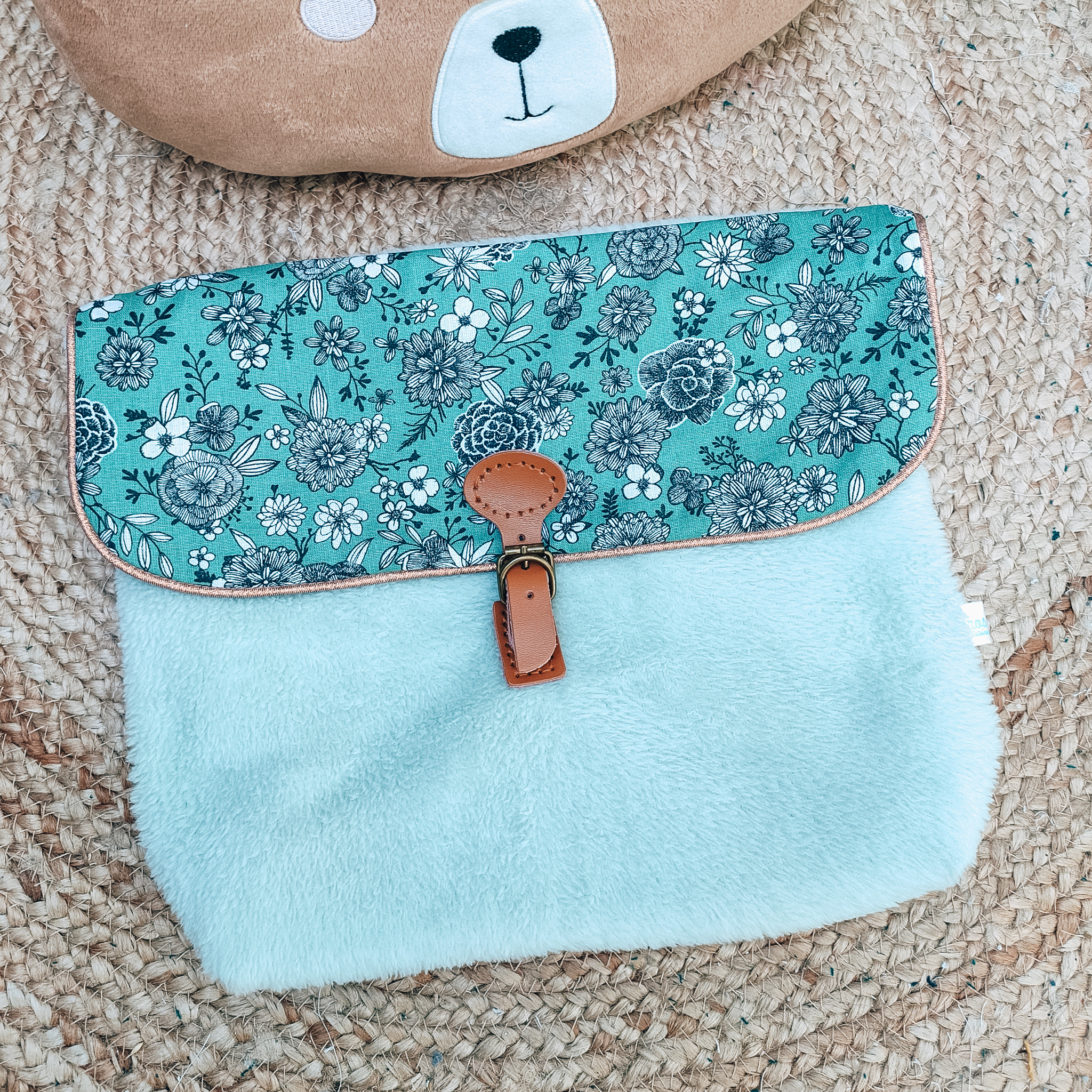 Trousse Fausse Fourrure & fermoir aimanté en cuir | Personnalisable – Image 2