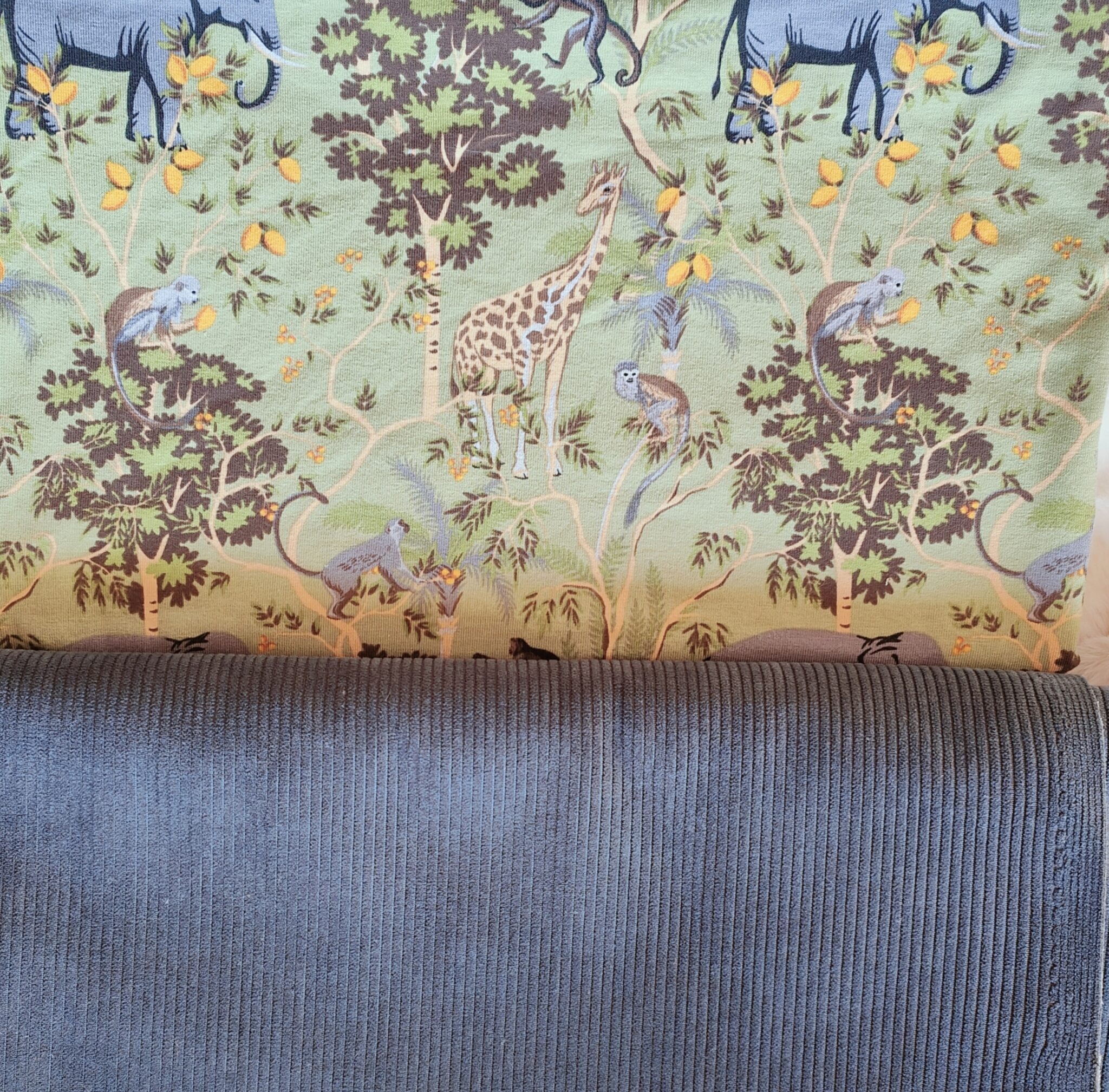 Trousse de toilette Velours Bleu & fermoir aimanté en Cuir | Personnalisable – Image 5